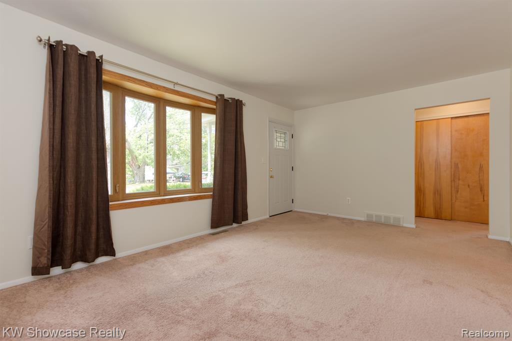 4035 CIRCLE Boulevard, West Bloomfield, MI 48323 — Photo 5
