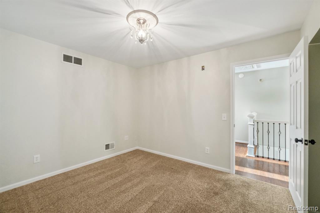 4123 Windiate Park Drive, Waterford, MI 48329 — Photo 37