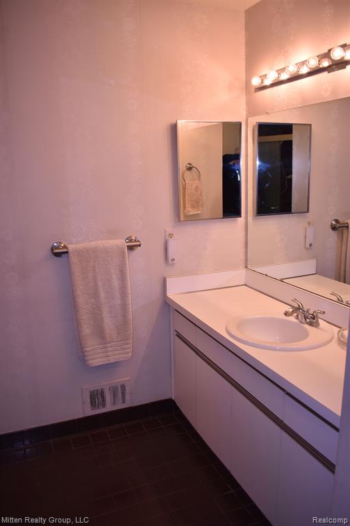 4356 FOXPOINTE Drive, West Bloomfield, MI 48323 — Photo 20