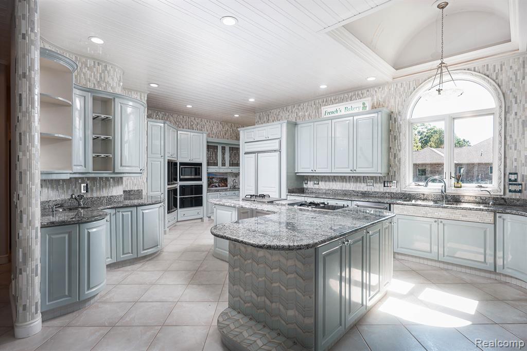 68373 Lake Angela Pointe, Richmond, MI 48062 — Photo 11