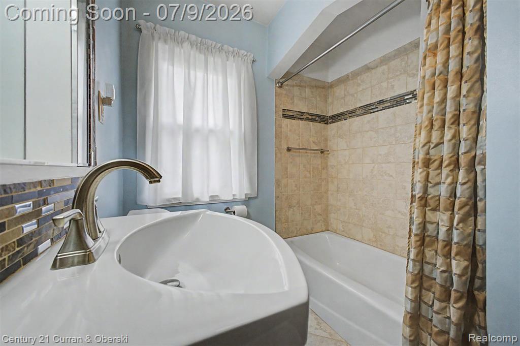 6999 Fenton Street, Dearborn Heights, MI 48127 — Photo 19