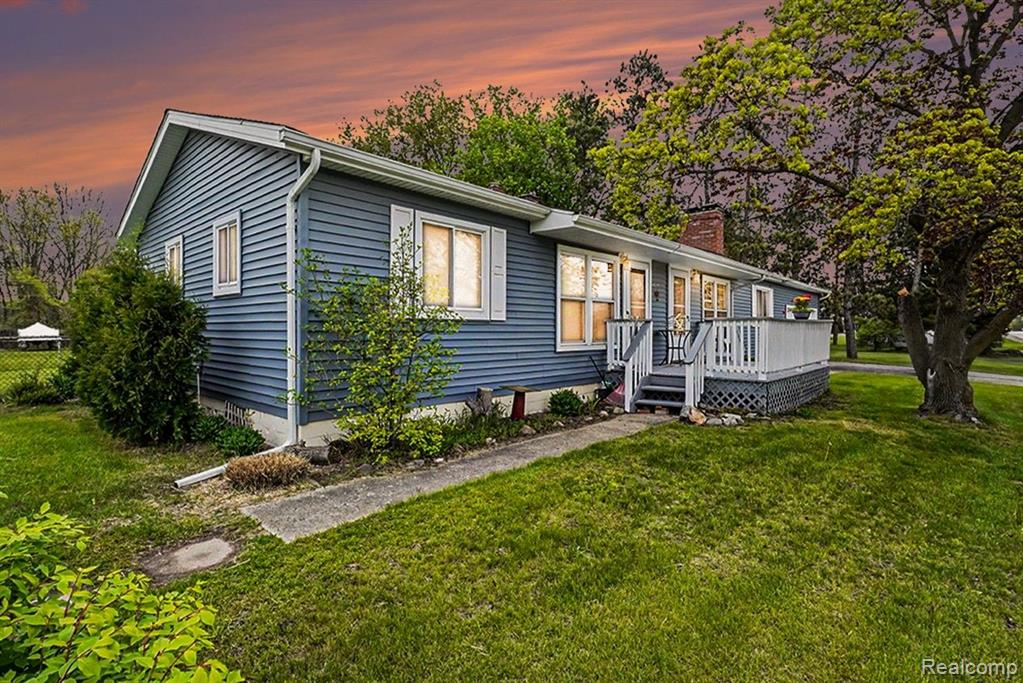 4987 E M 36, Pinckney, MI 48169 — front exterior