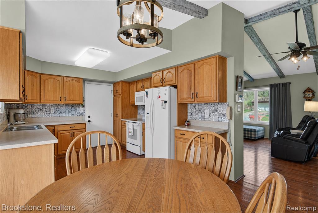 1086 Risecliff Drive, Grand Blanc, MI 48439 — Photo 9