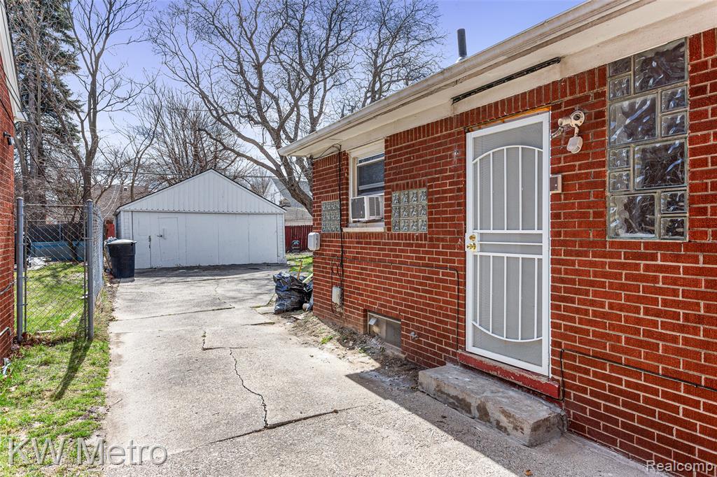 8272 E Outer Drive, Detroit, MI 48213 — Photo 14