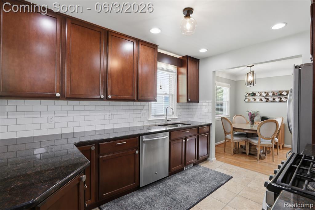 711 Symes Avenue, Royal Oak, MI 48067 — Photo 14