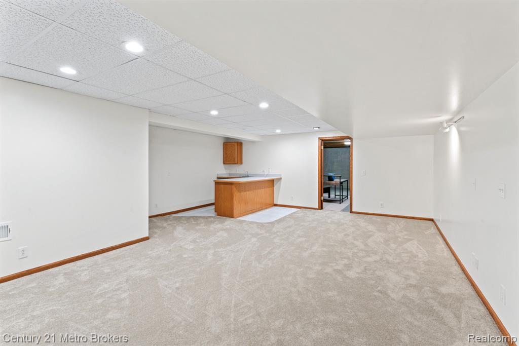 751 River Edge Court, Flushing, MI 48433 — Photo 24