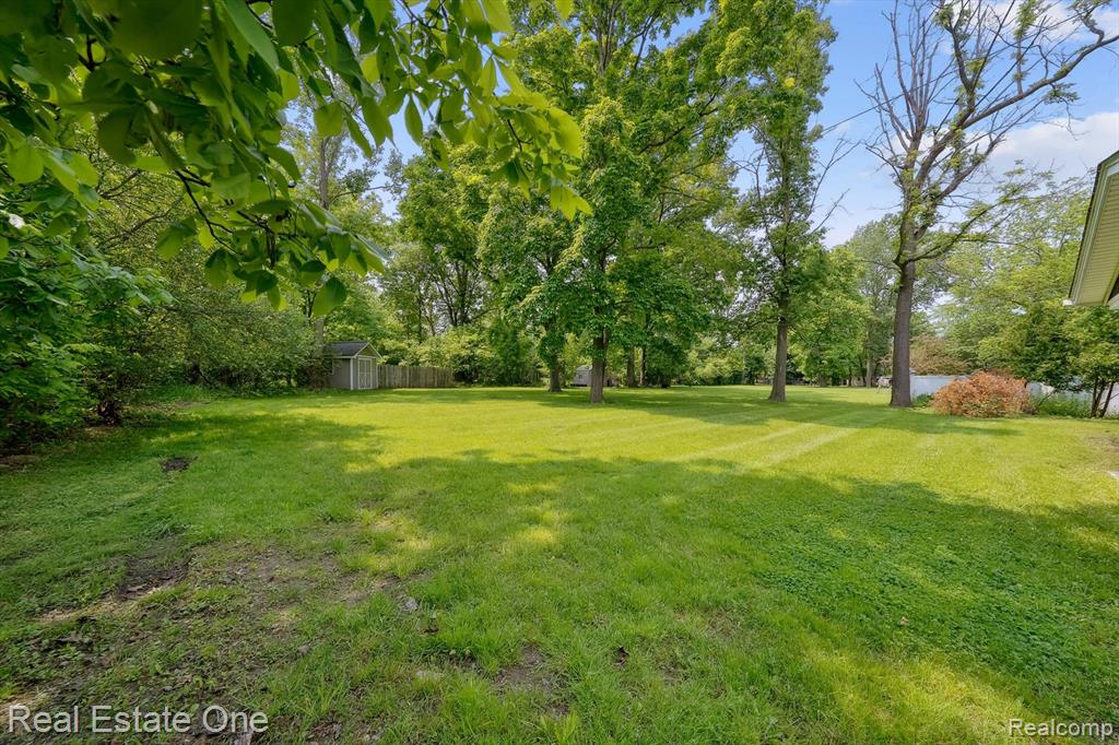 8921 Lake Road, Grosse Ile, MI 48138 — Photo 36