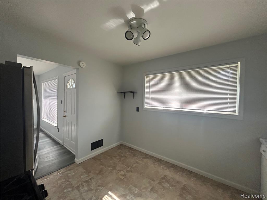 4987 Roosevelt Boulevard, Dearborn Heights, MI 48125 — Photo 4