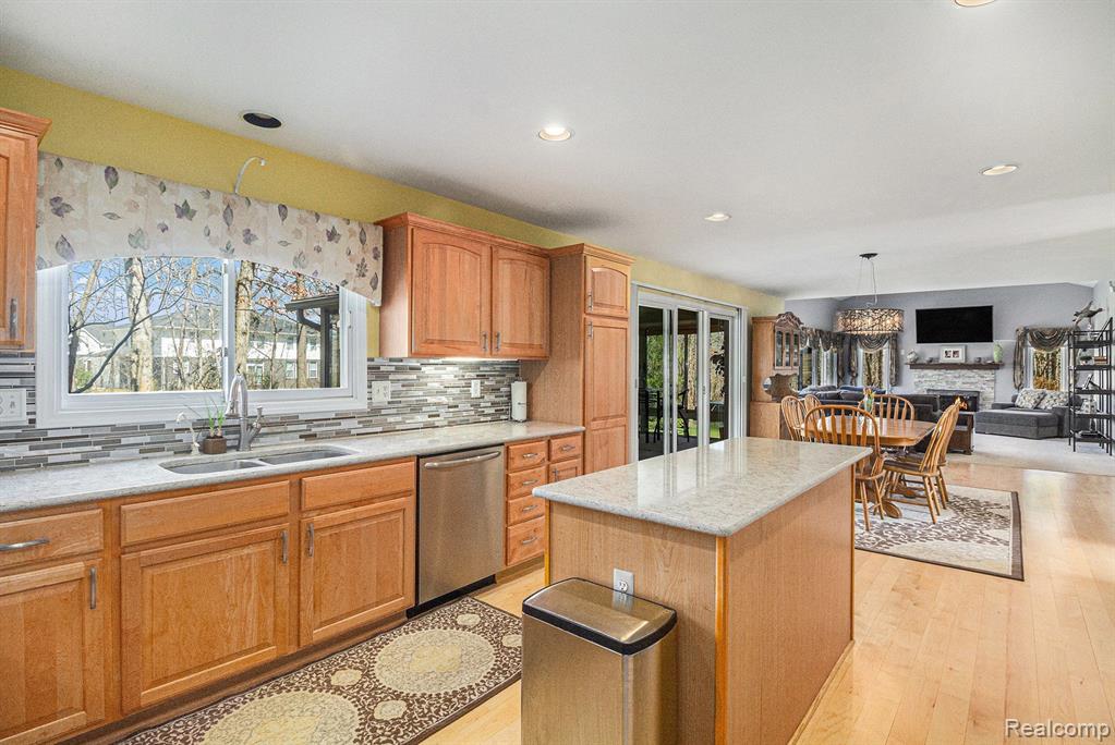 57598 HIDDEN TIMBERS Drive, South Lyon, MI 48178 — Photo 9
