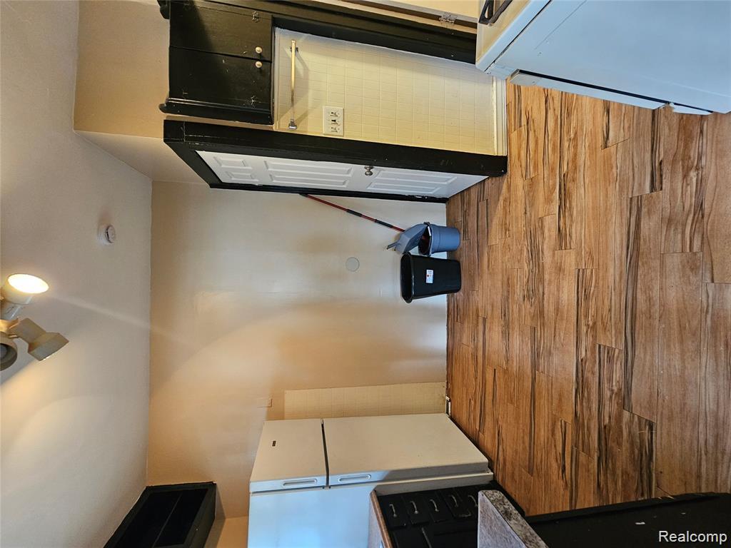 8033 JACKSON Avenue, Warren, MI 48089 — Photo 10