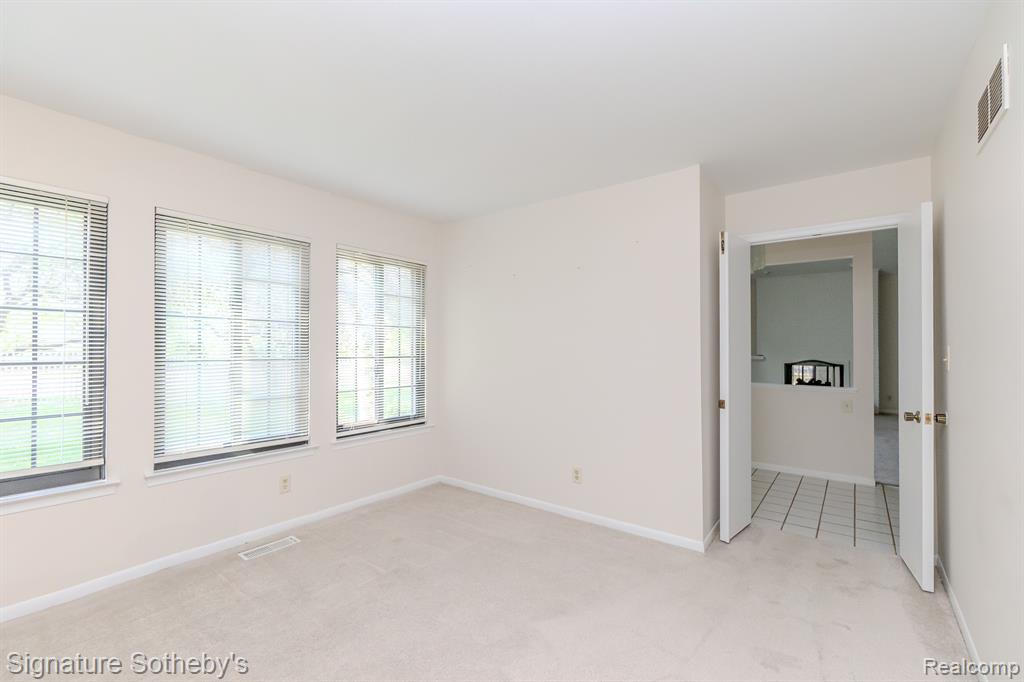 6015 PEBBLE LANE, West Bloomfield, MI — Photo 17