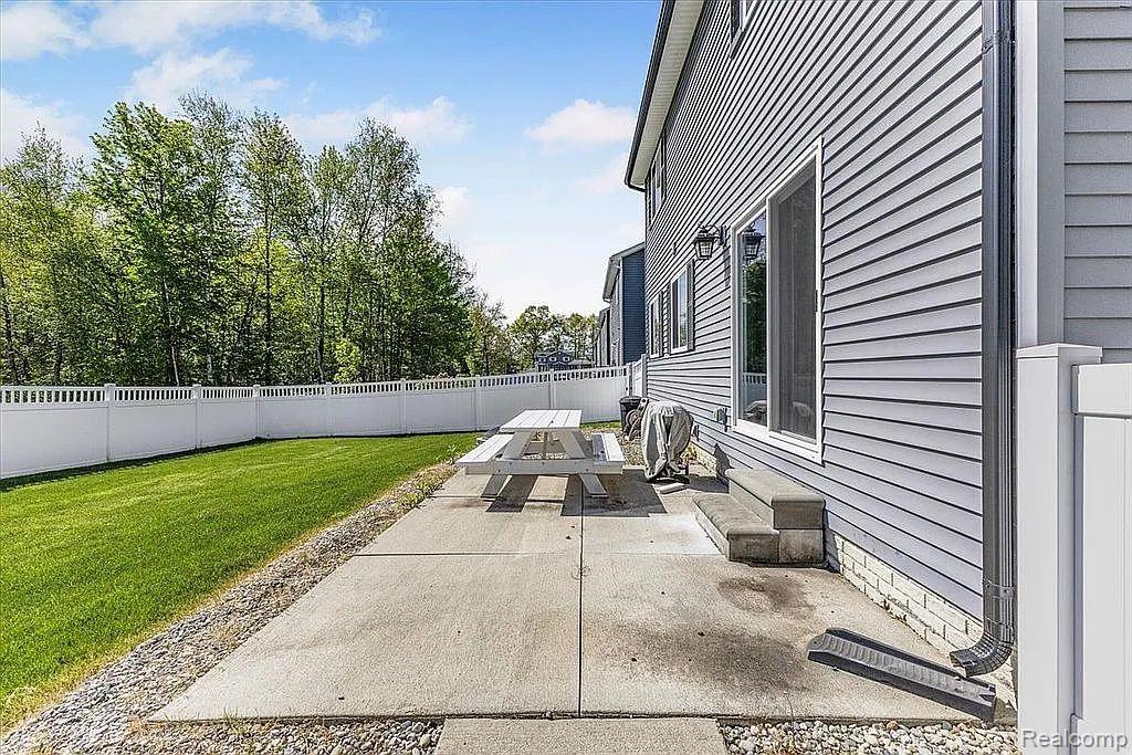6576 SKYLAR Lane, Waterford, MI 48327 — Photo 5