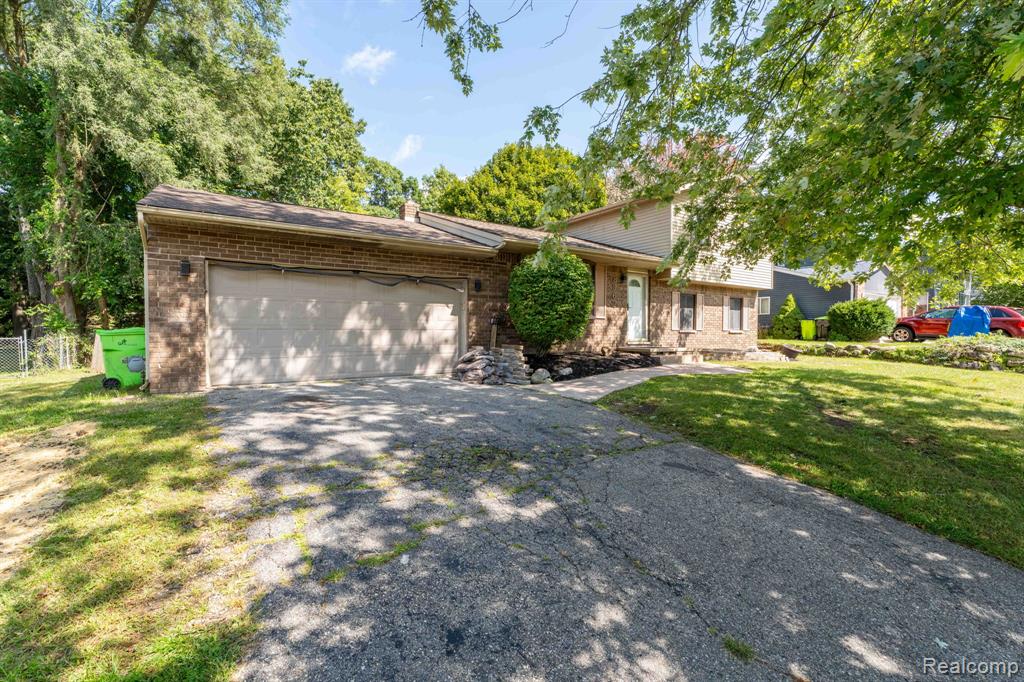 8962 Glasgow Drive, White Lake, MI — Photo 52
