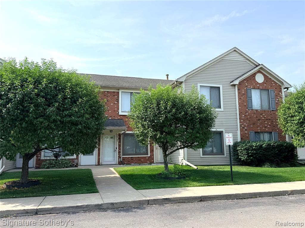 30783 Hidden Pines Lane, Roseville, MI 48066