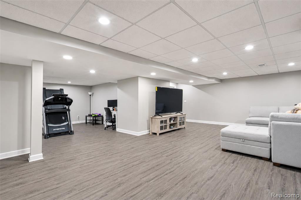 37520 Amber Drive, Farmington Hills, MI 48331 — Photo 42
