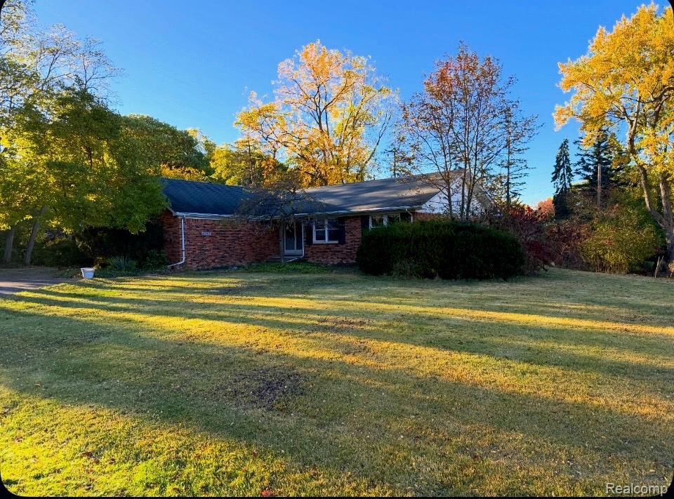 4260 E Newland Drive, West Bloomfield, MI 48323 — Photo 16