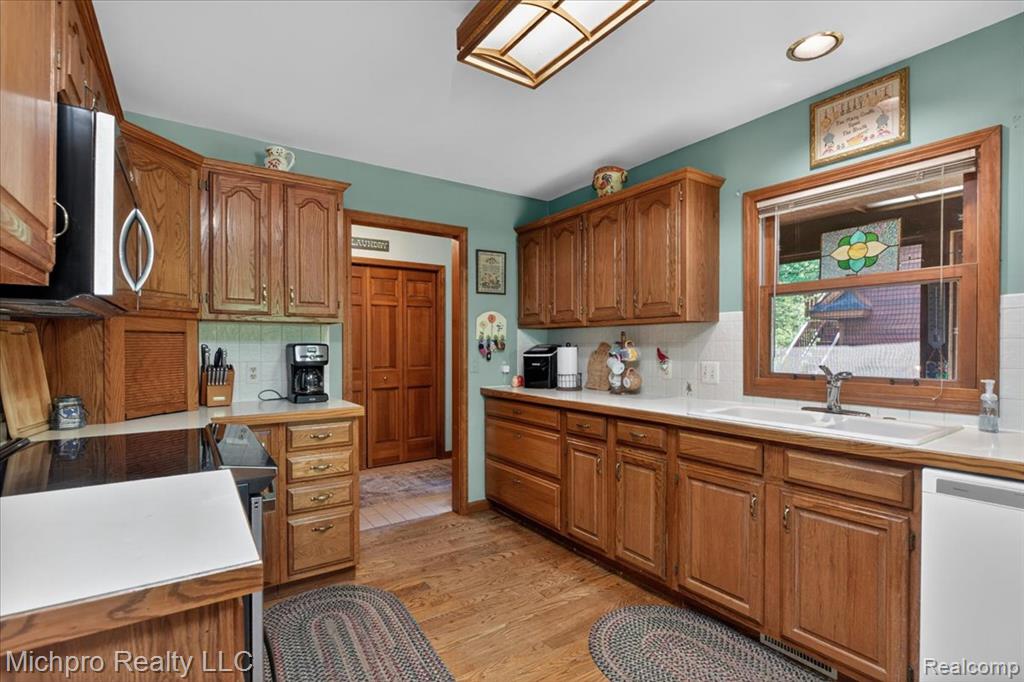 670 Green Creek Lane, Oxford, MI 48371 — Photo 18