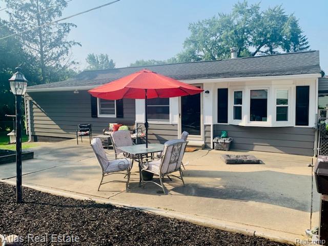 495 W Seymour Lake Road, Ortonville, MI — front exterior