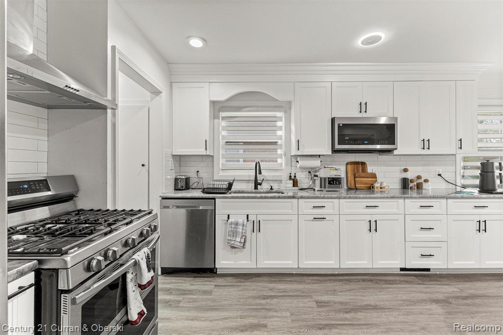 8483 Riverdale Street, Dearborn Heights, MI 48127 — Photo 9