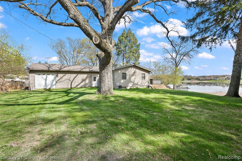417 CHICAGO Drive, Howell, MI 48843 — Photo 12