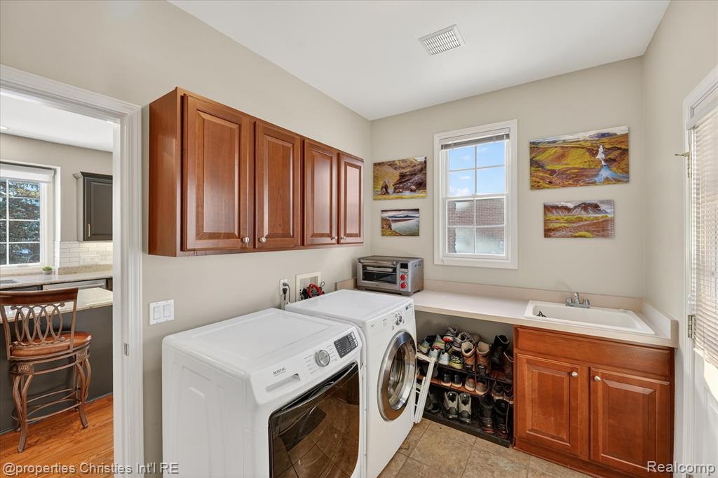 16224 Oak Forest Court W, Northville, MI 48168 — Photo 35