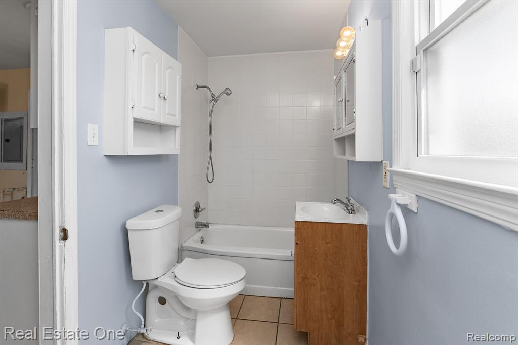4957 ZIEGLER Street, Dearborn Heights, MI 48125 — Photo 12