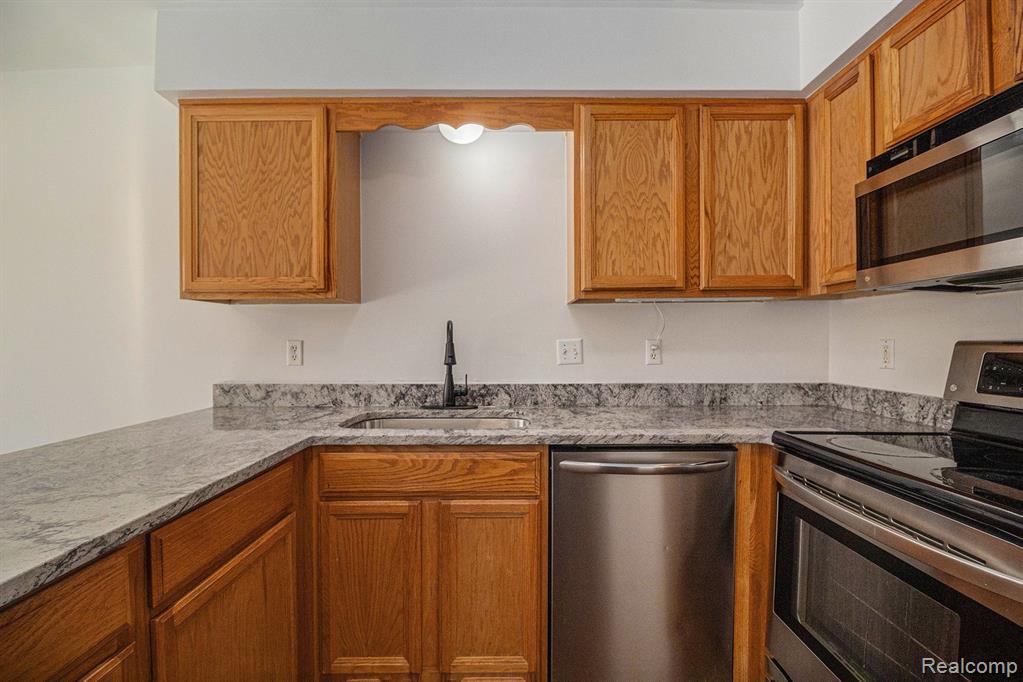 2038 Otter Pond Lane, Canton, MI 48188 — Photo 13