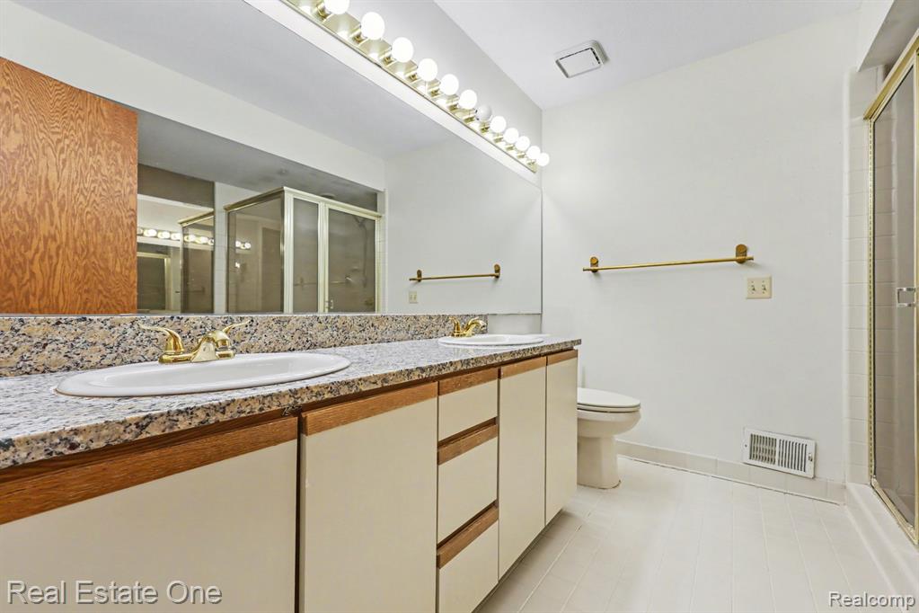 6892 Northcrest Way E, Clarkston, MI — Photo 16