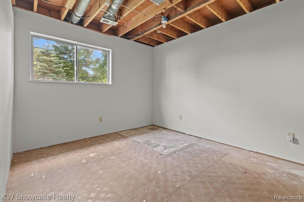 7675 VISGER Avenue, Waterford, MI 48329 — Photo 23