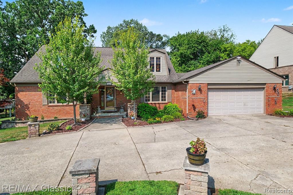 4590 Pine Village Drive - Photo 2