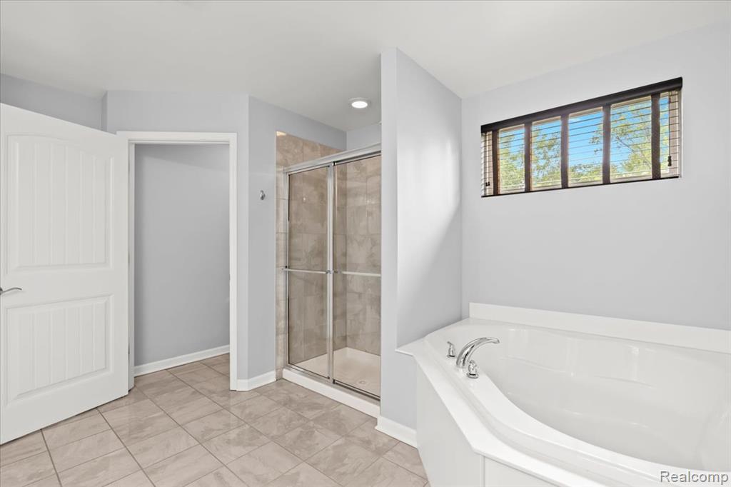 49645 Hartwick Drive, Novi, MI — Photo 28