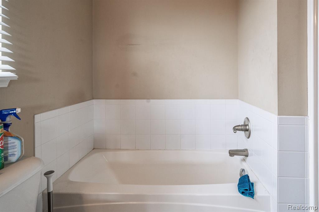 41572 HAMLET Lane, Novi, MI — Photo 17