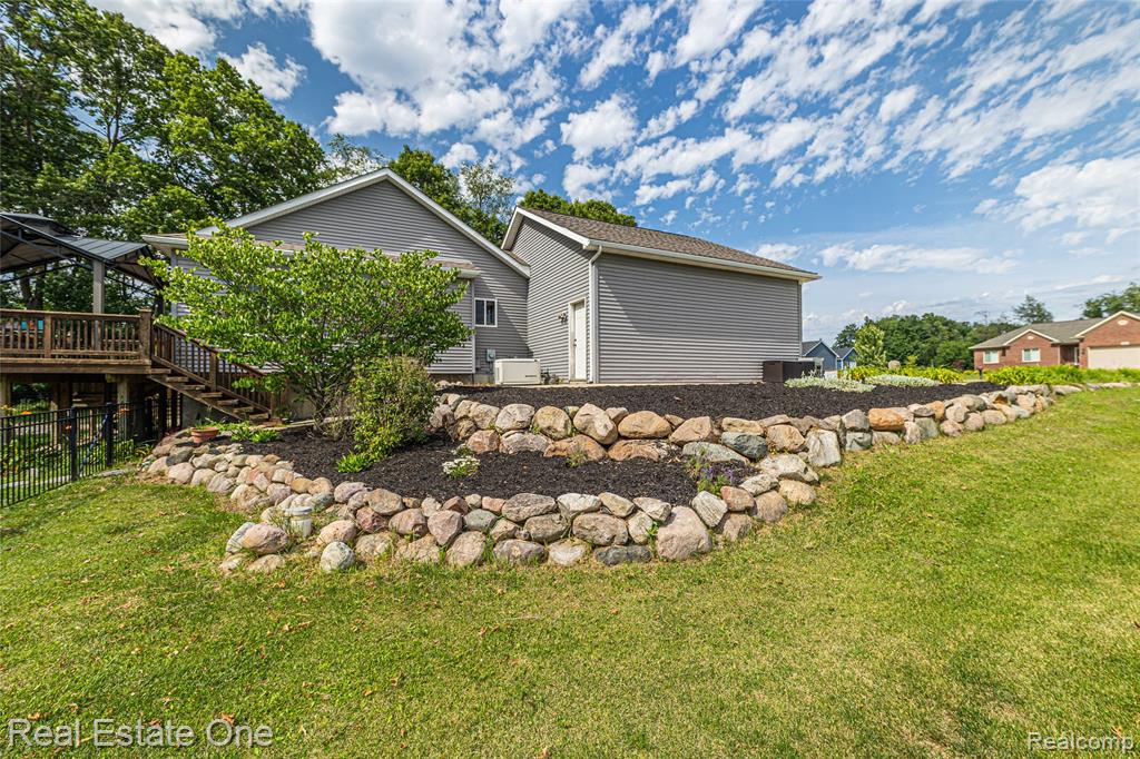 428 Pheasant Ridge Court, Ortonville, MI 48462 — Photo 45