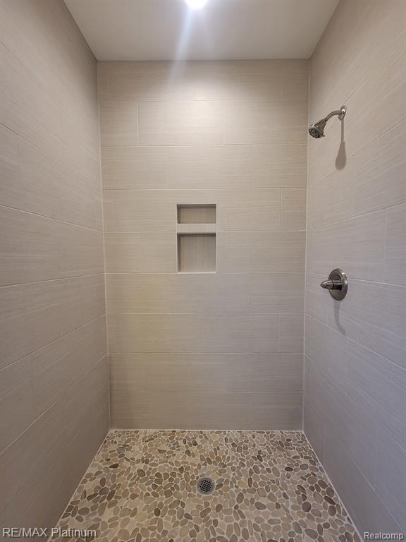 7452 SKYLAR Court, Swartz Creek, MI 48473 — Photo 11