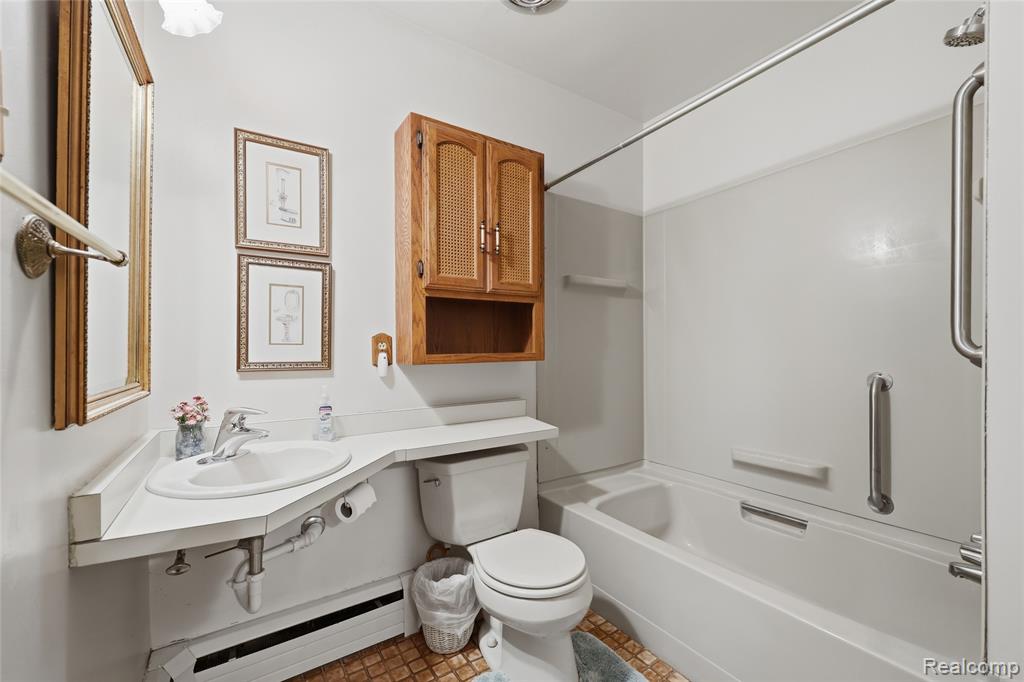 8964 Butwell Street, Livonia, MI 48150 — Photo 19