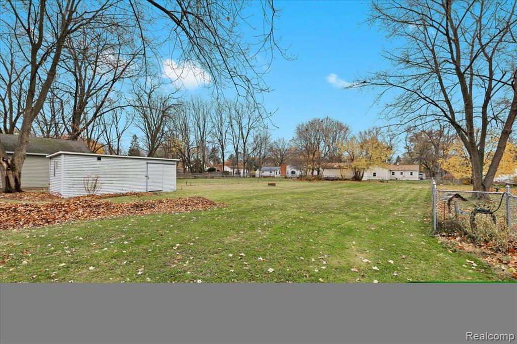 6368 BARKER Drive, Waterford, MI 48329 — Photo 3
