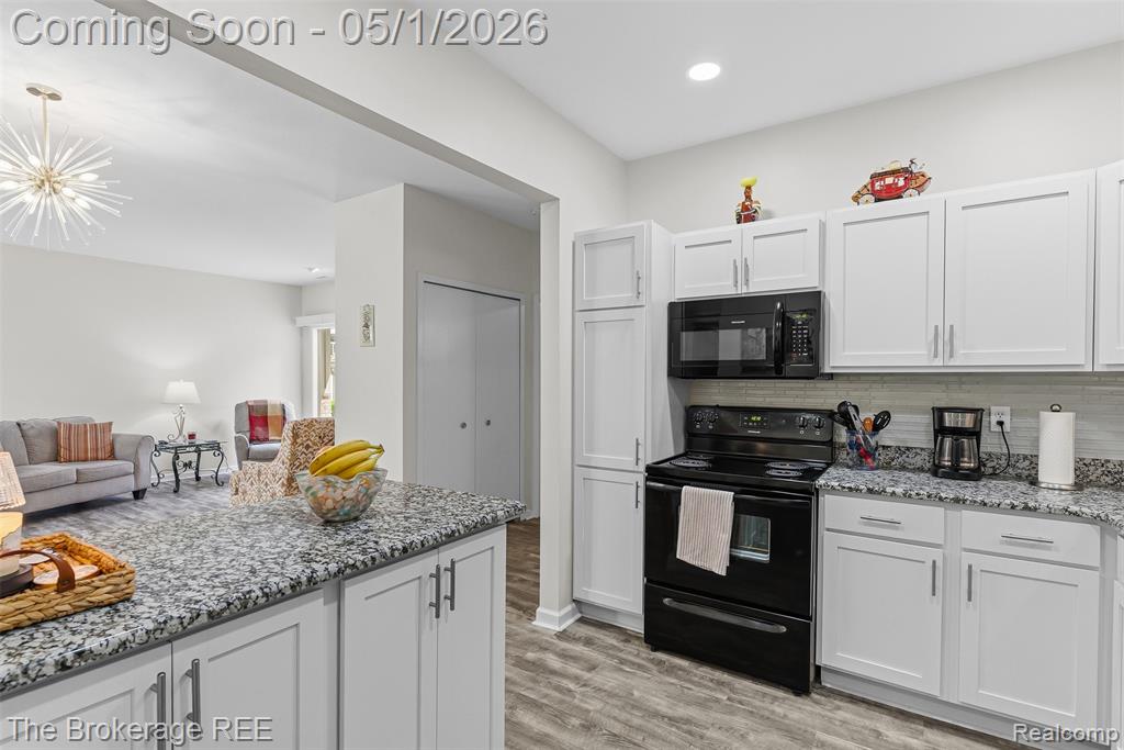 29374 Laurel Drive, Farmington Hills, MI 48331 — Photo 13