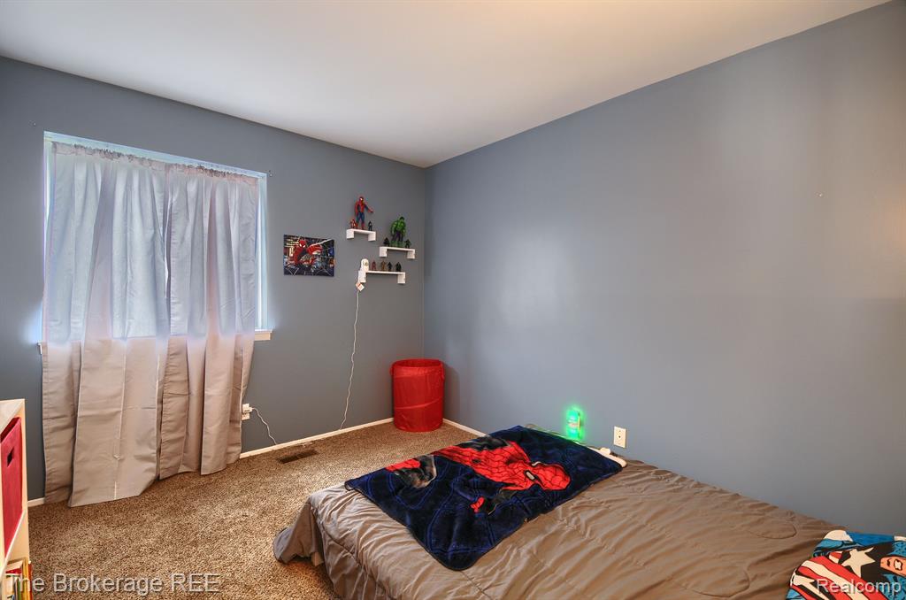5523 OLD FRANKLIN Road, Grand Blanc, MI 48439 — Photo 8