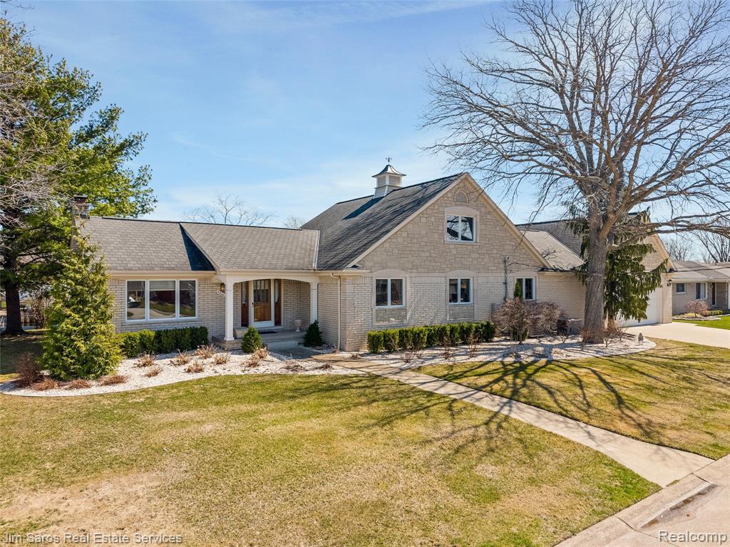 38008 Seaway Court, Harrison Township, MI — Photo 5