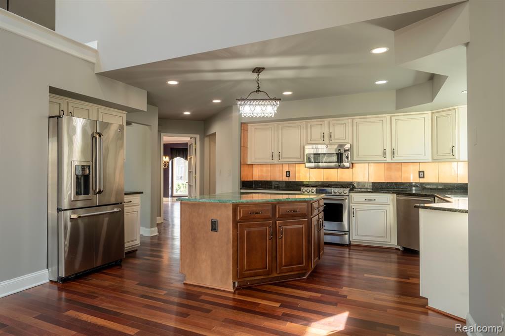 43331 HERRING Drive, Clinton Twp, MI 48038 — Photo 11