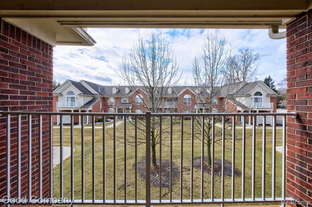 29567 NOTTINGHAM Circle, Livonia, MI 48152 — Photo 23