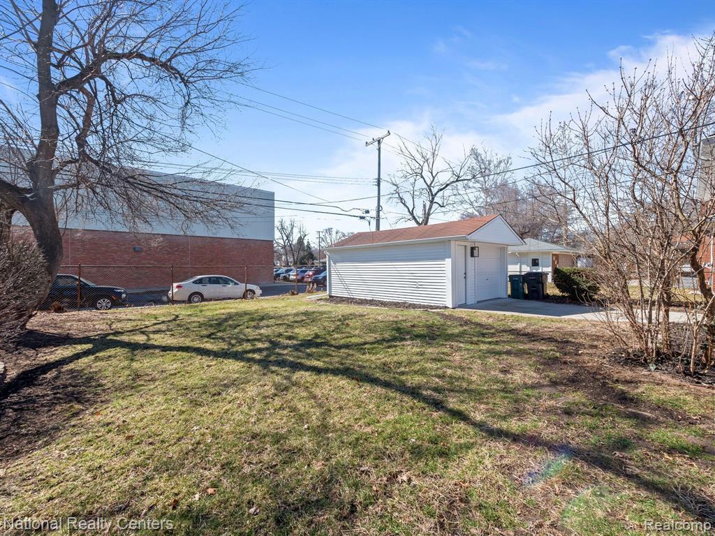 8875 KENBERTON Drive, Oak Park, MI 48237 — Photo 40