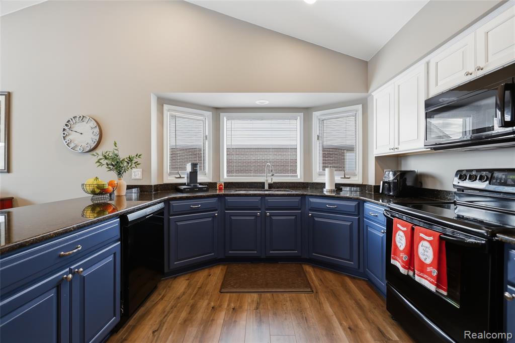 48274 Beacon Square Drive, Macomb, MI 48044 — Photo 19
