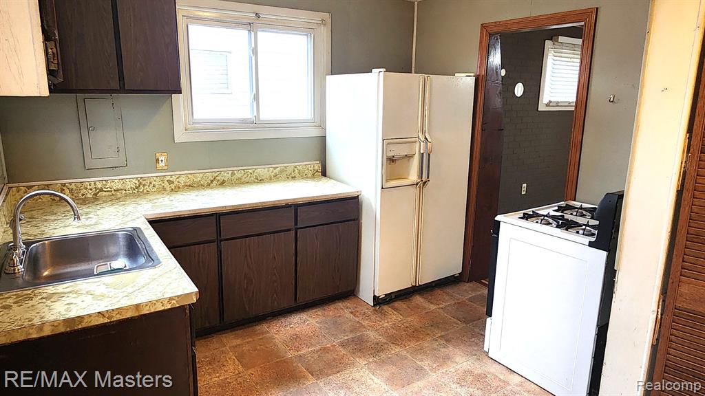 8267 OAK Street, Taylor, MI 48180 — Photo 14