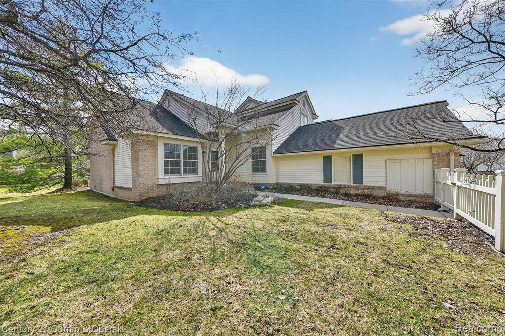 7307 Danbury Drive, West Bloomfield, MI — Photo 2