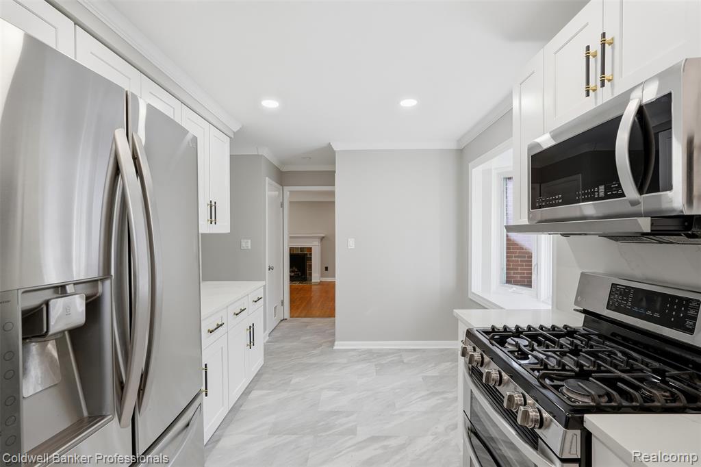 18761 Dolores Avenue, Lathrup Village, MI 48076 — Photo 15