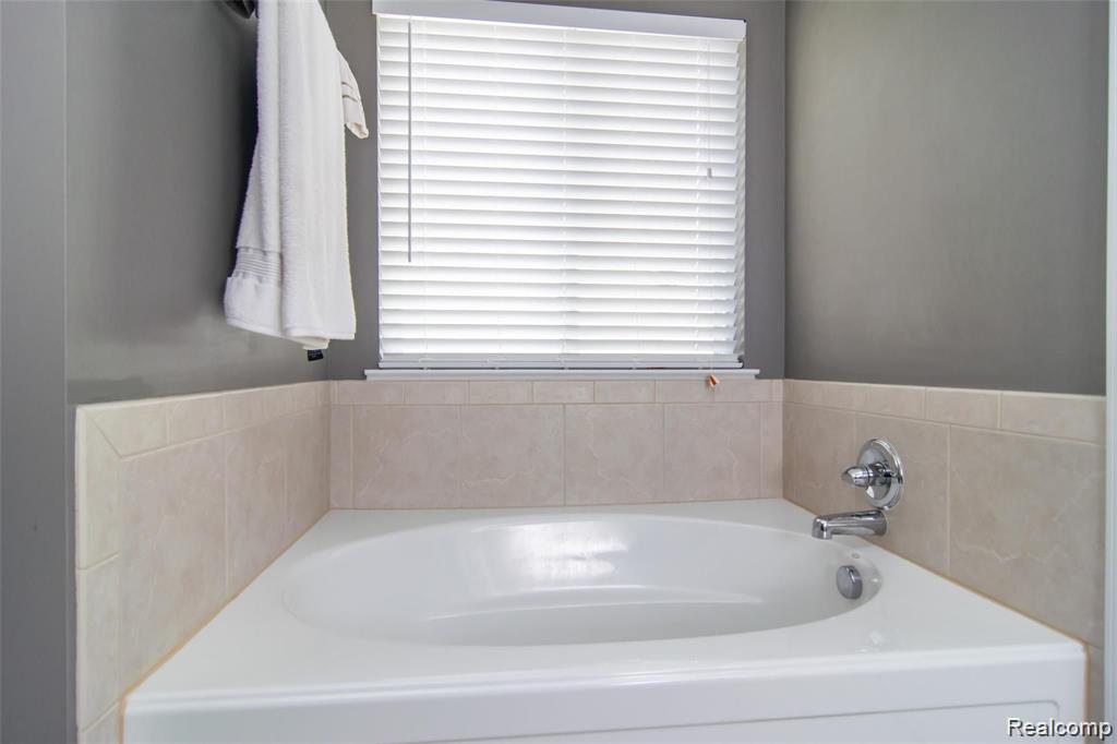 51171 Brompton, Novi, MI — Photo 12