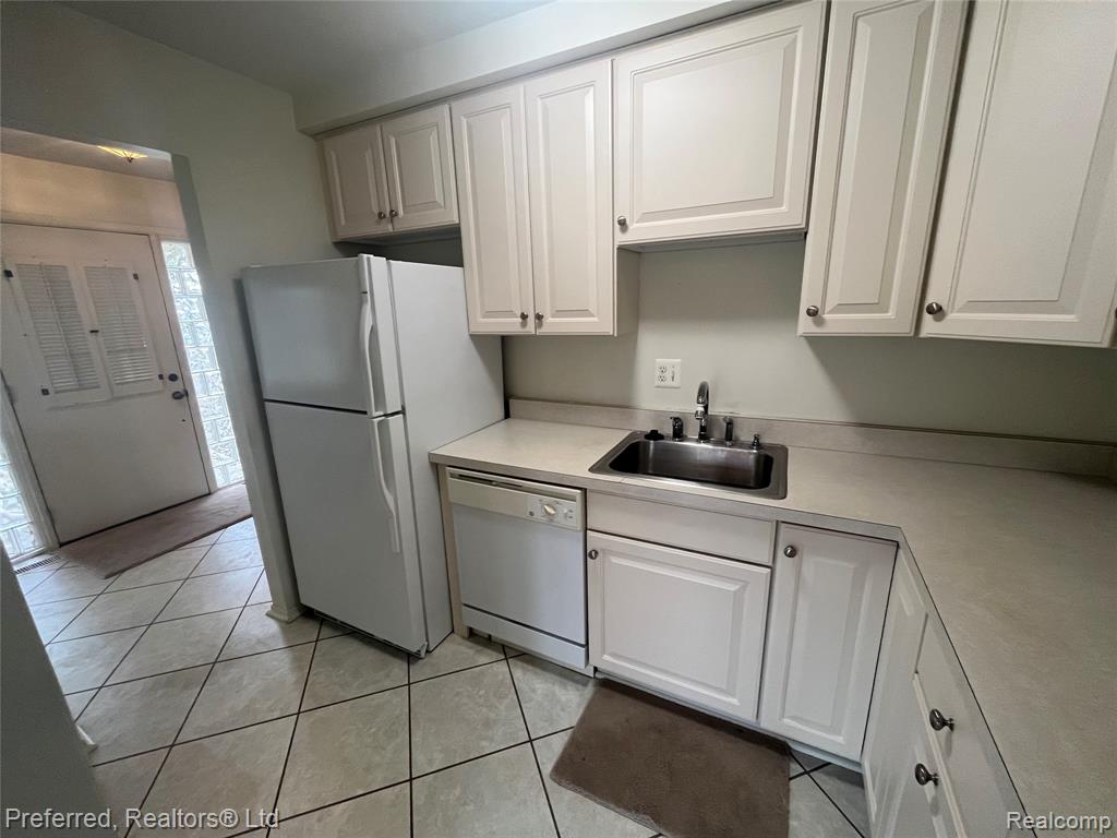 40592 Newport Drive, 125, Plymouth, MI 48170 — Photo 11