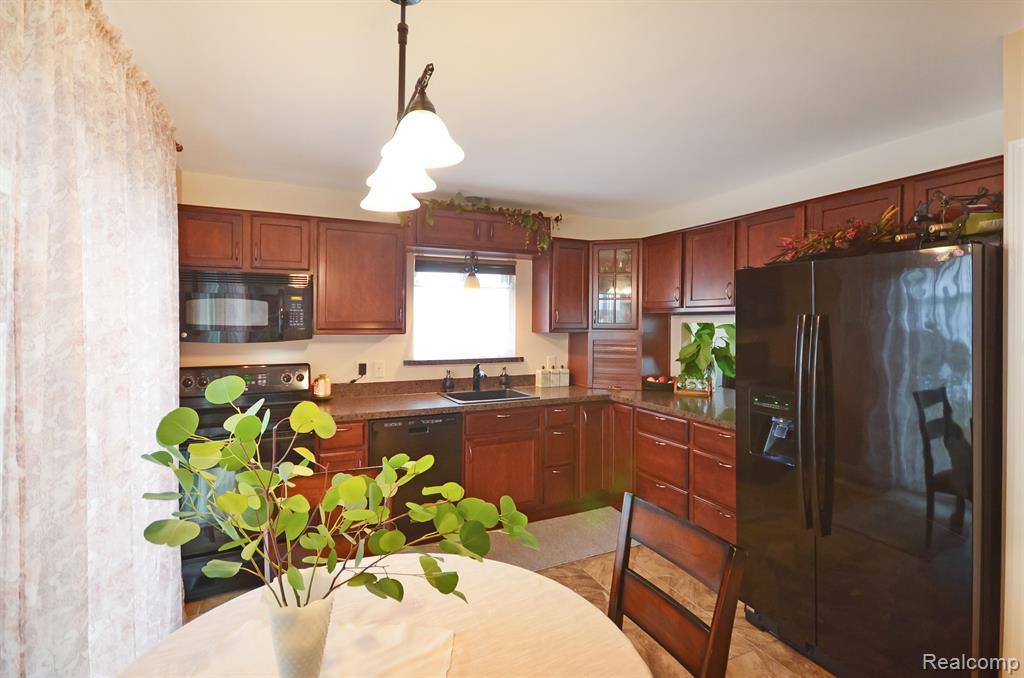 43475 Deborah Drive, Sterling Heights, MI 48313 — Photo 8