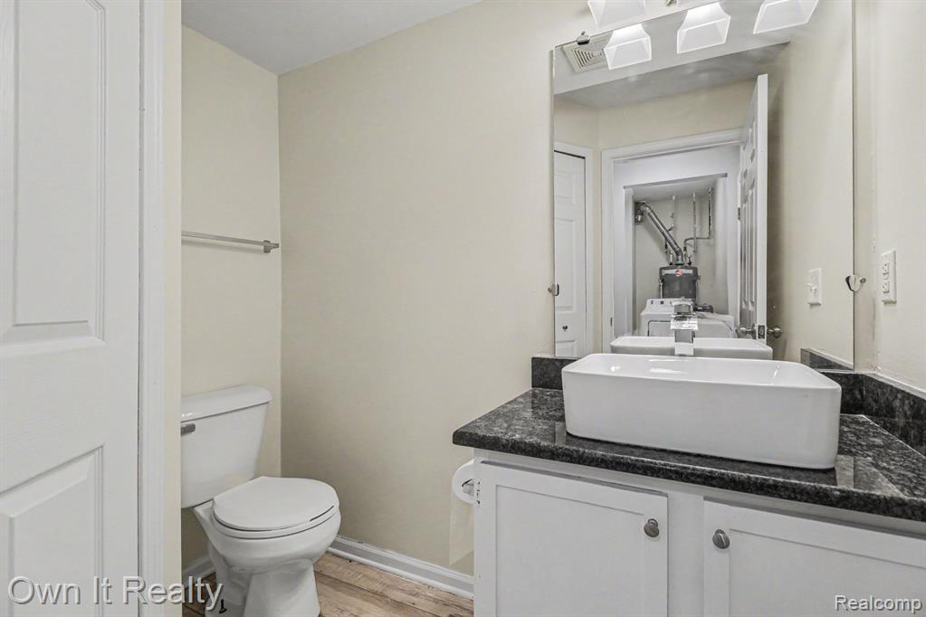 1725 Campau Farms Circle, Detroit, MI 48207 — Photo 13